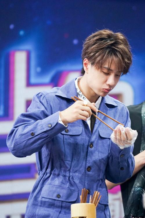 娱乐吃瓜王一博是谁啊视频