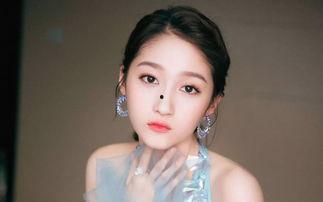 娱乐吃瓜君白莲花女星,娱乐吃瓜君揭秘其背后的真相